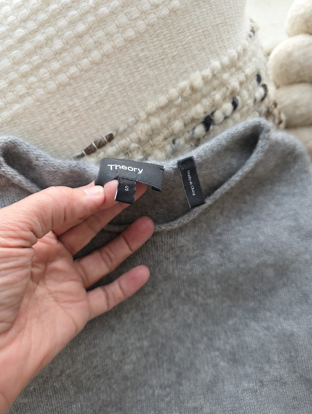 Theory 100% Cashmere Short Sleeve Tolleree Sweater Gray Size Small - Picture 5 of 7
